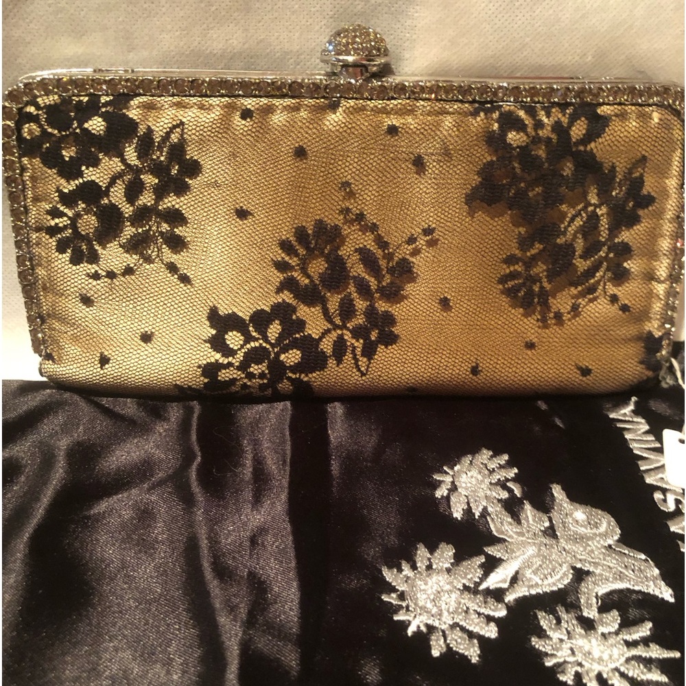 NWT Gorgeous Handmade Floral Lace Embroidered Clara Kasavina clutch w/ chain